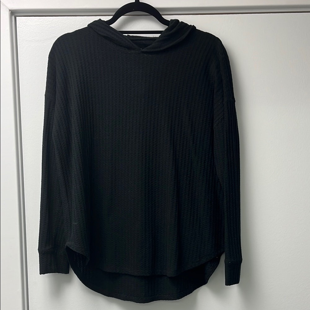 Chaser Women’s black waffle knit long sleeve shirt with hood size medium